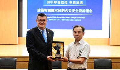 馬世元次長與田中哮義教授合影